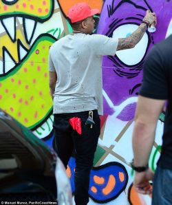 1414461154021_wps_37_128303_Chris_Brown_and_Ro