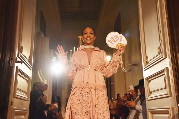 Best R&B Performance: Rihanna (Needed Me)