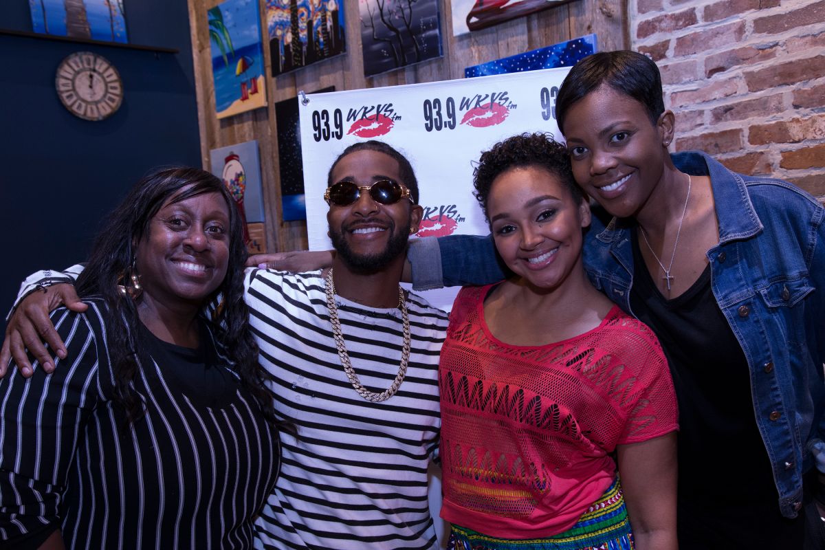 Omarion Hosts Sip & Paint At Muse Paintbar