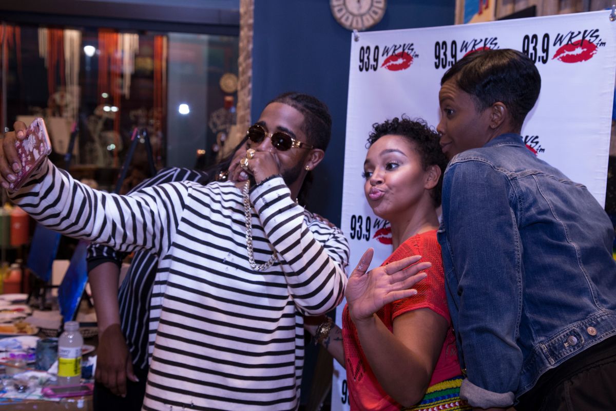 Omarion Hosts Sip & Paint At Muse Paintbar
