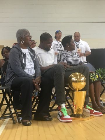 Seat Pleasant Honors Kevin Durant