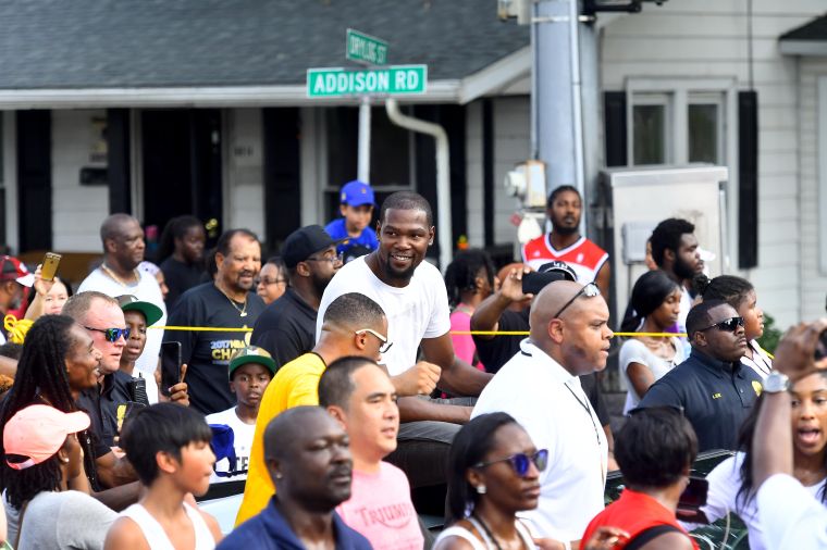 Seat Pleasant honors NBA star Kevin Durant with a parade