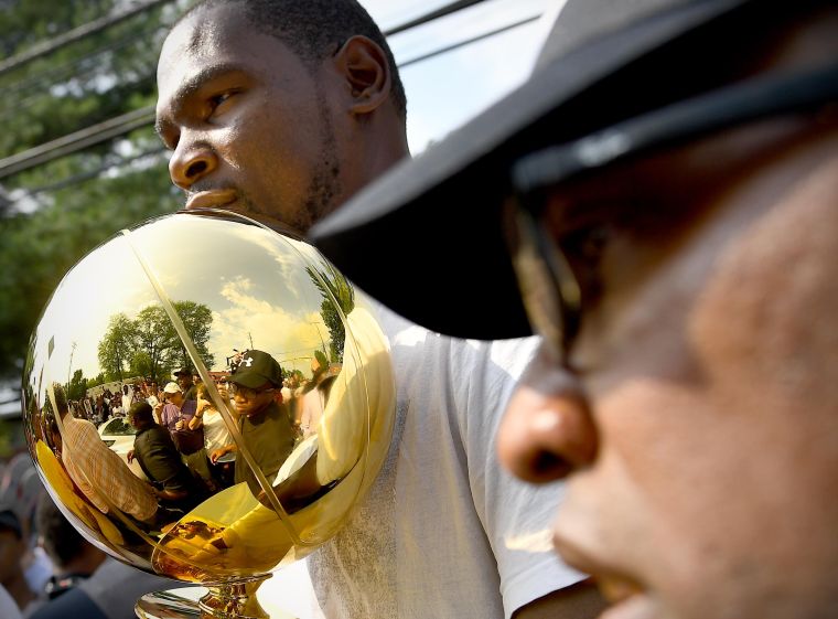 Seat Pleasant honors NBA star Kevin Durant with a parade