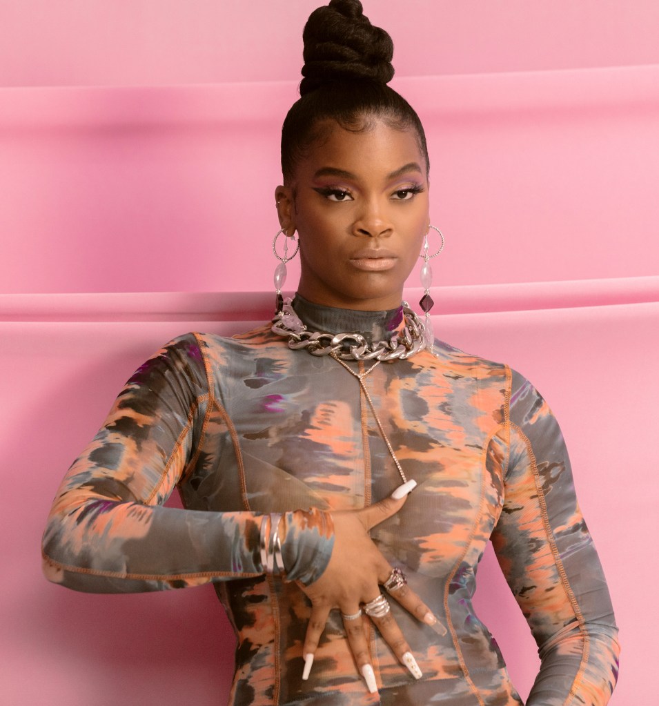 ari lennox bathroom selfie has twitter reacting favorably 93 9 wkys ari lennox bathroom selfie has twitter reacting favorably 93 9 wkys
