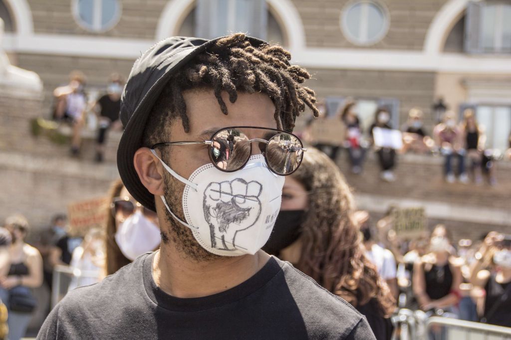 Rome, june 7th, 2020. A demonstration in memory of George Floyd was taken by thousand people in Piazza del Popolo. All people shared their "Black lives matter", "no Justice no Peace" mottos pacifically, all wearing their masks and takin