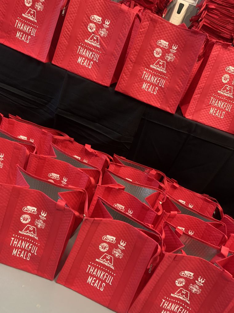 Monumental Basketball Thankful Meals and Bradley Beal’s Turkey Assist Thanksgiving Outreach Event