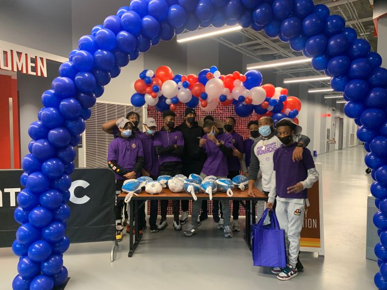 Monumental Basketball Thankful Meals and Bradley Beal’s Turkey Assist Thanksgiving Outreach Event