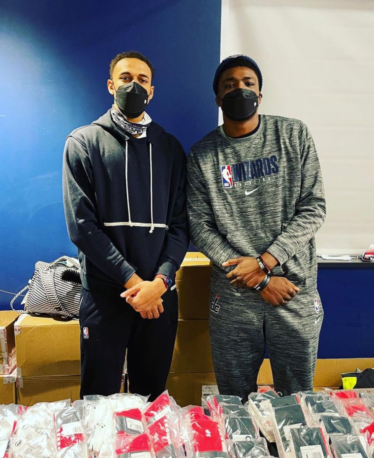 Monumental Basketball Thankful Meals and Bradley Beal’s Turkey Assist Thanksgiving Outreach Event