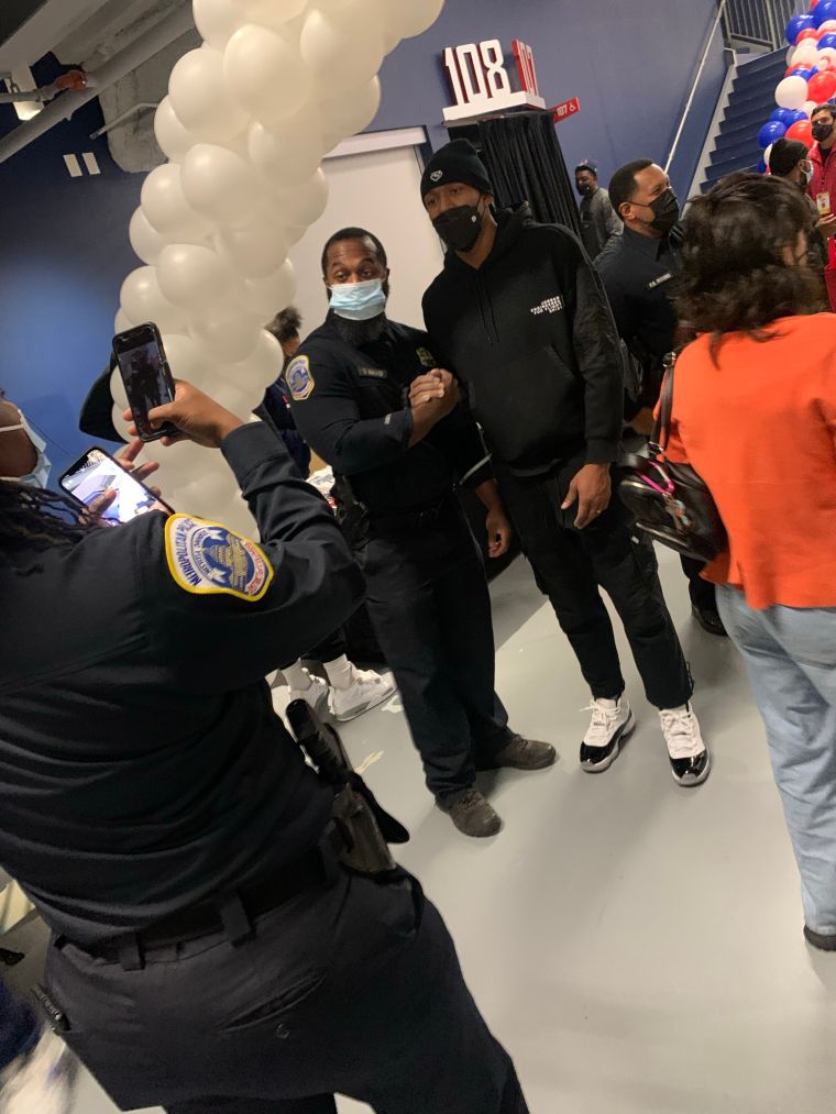 Monumental Basketball Thankful Meals and Bradley Beal’s Turkey Assist Thanksgiving Outreach Event