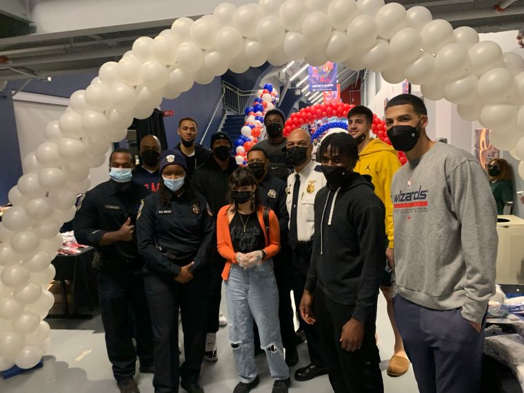 Monumental Basketball Thankful Meals and Bradley Beal’s Turkey Assist Thanksgiving Outreach Event