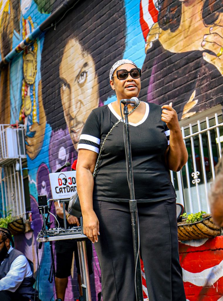 Radio One VP Kashon Powell Speaks at DJ Quicksilva Ben’s Chili Bowl Celebration