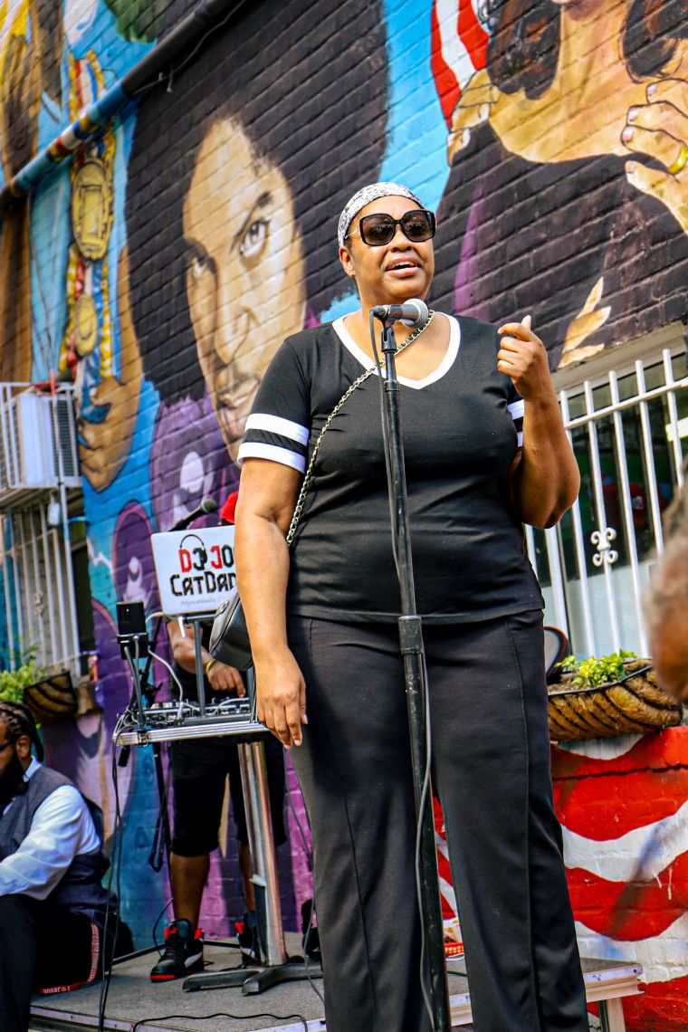 Radio One VP Kashon Powell Speaks at DJ Quicksilva Ben’s Chili Bowl Celebration