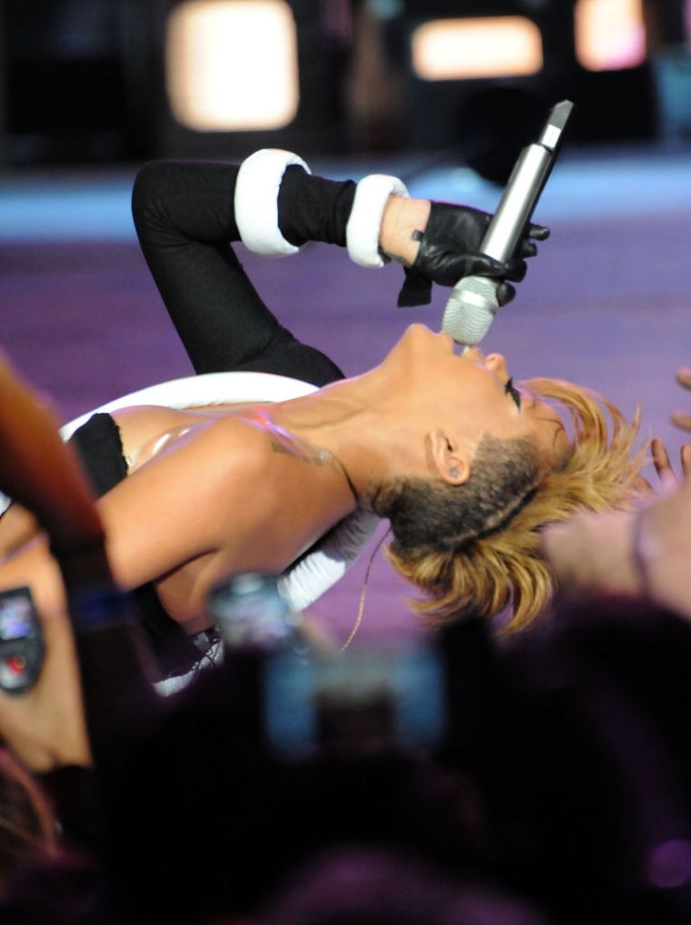 Rihanna's 2010 Performance at Pepsi Super Bowl XLIV Fan Jam