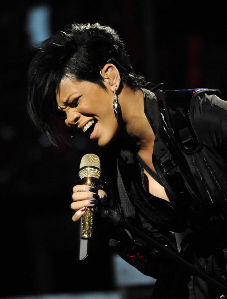 Rihanna's 2009 Performance at VH1 Presents Pepsi Smash Super Bowl Bash