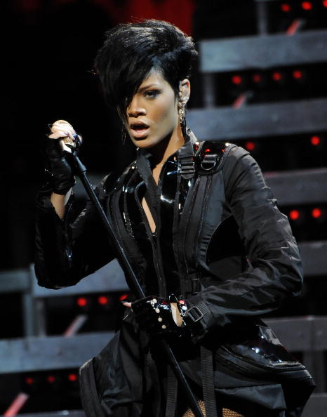 Rihanna's 2009 Performance at VH1 Presents Pepsi Smash Super Bowl Bash