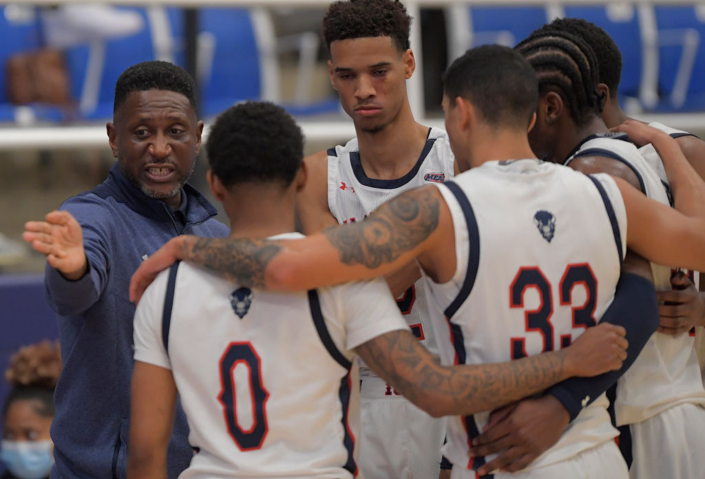 Howard caoch Kenny Blakeney